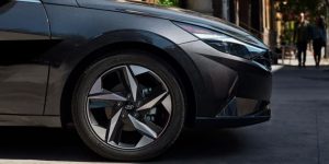 Close view of the front tire area of a 2021 Hyundai Elantra. | Hyundai dealer in Little Rock, AR.