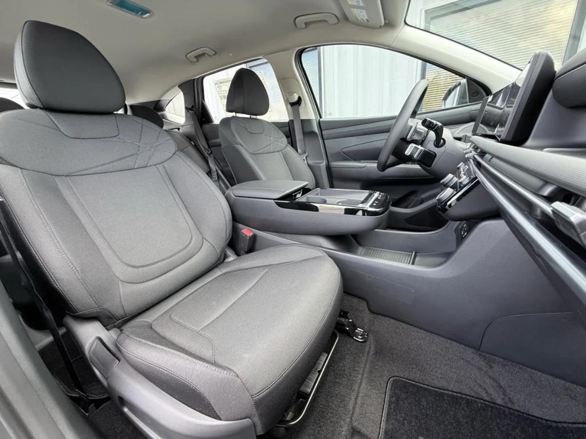 The refined interior of a 2026 Hyundai Tucson Hybrid at Crain Hyundai of Little Rock, featuring the digital displays protected by America’s Best Warranty.