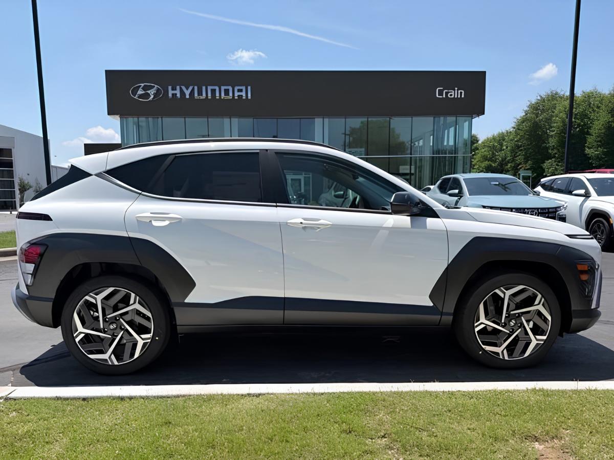 White Hyundai Kona parked outside Crain Hyundai of Little Rock dealership
