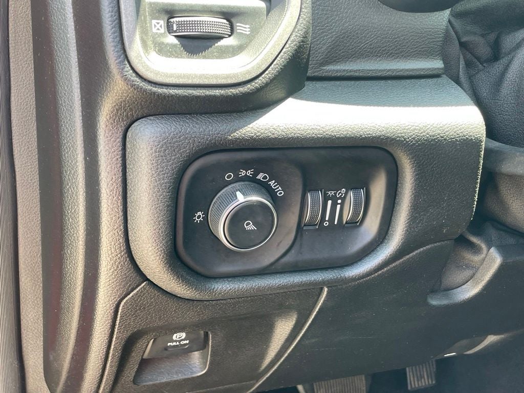 2019 RAM 1500 Tradesman - IT'S GOT A HEMI / TOWING PACKAGE
