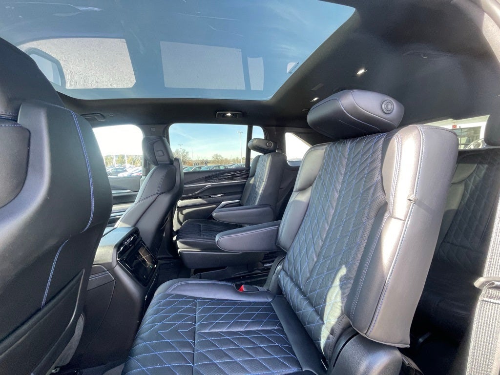 2025 Cadillac ESCALADE IQ Sport 1 - BLUECRUISE / 450 MILES PER CHARGE