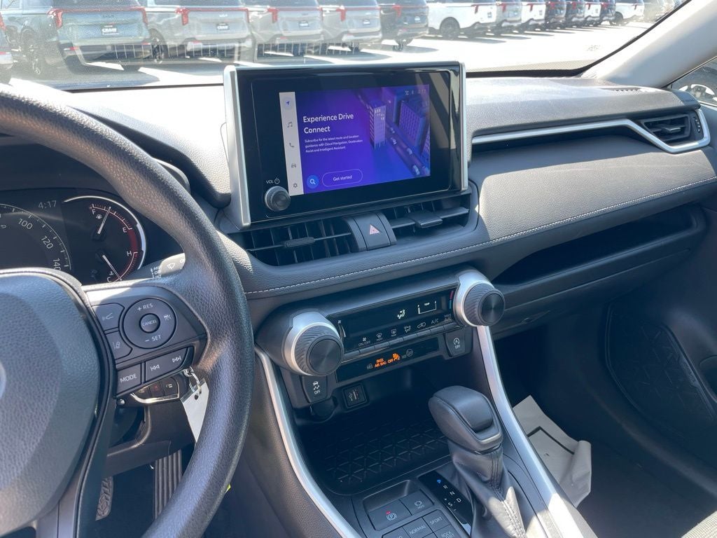 2025 Toyota RAV4 LE - WIRELESS APPLE CARPLAY / 30 MPG