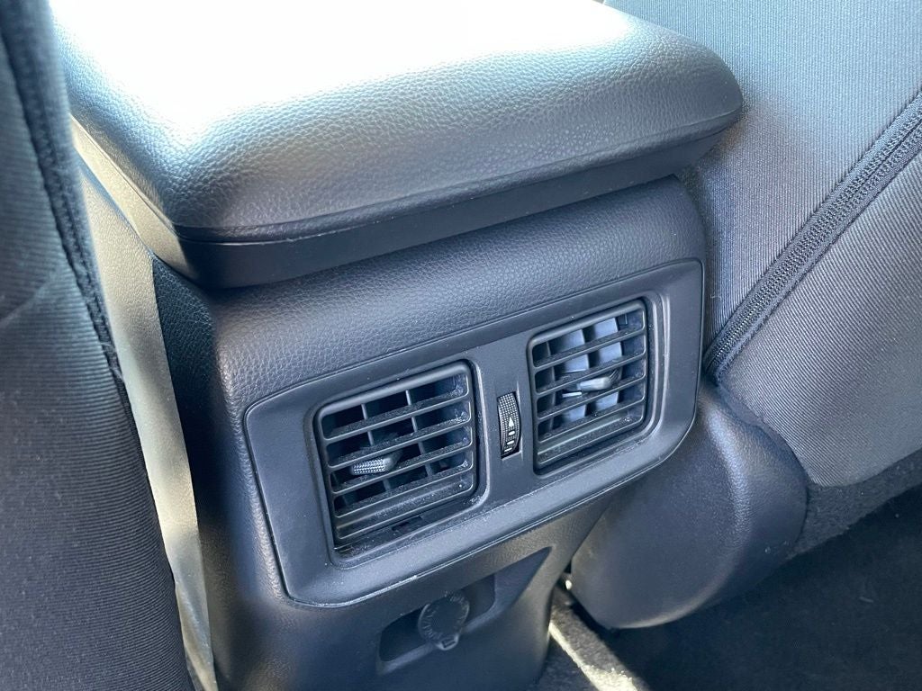 2025 Toyota RAV4 LE - WIRELESS APPLE CARPLAY / 30 MPG