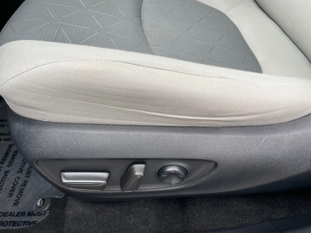 2022 Toyota RAV4 XLE - MOONROOF / RADAR CRUISE