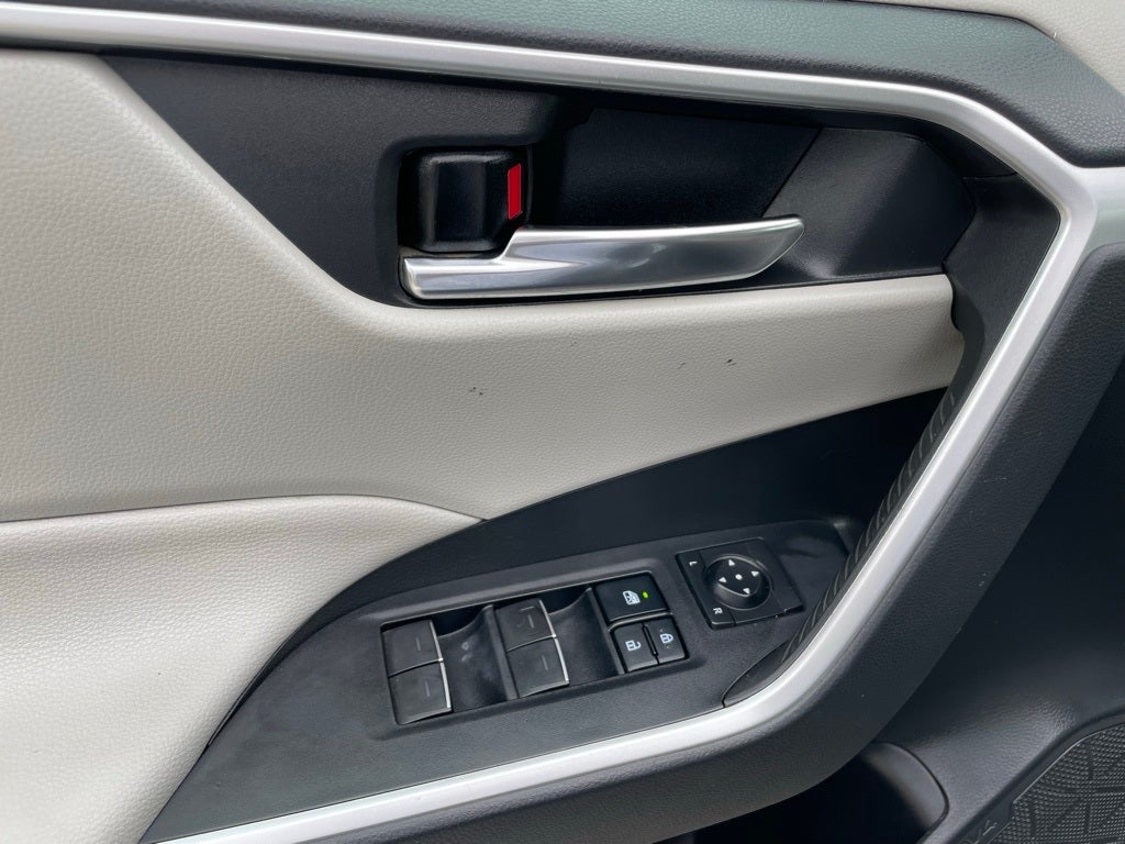 2022 Toyota RAV4 XLE - MOONROOF / RADAR CRUISE