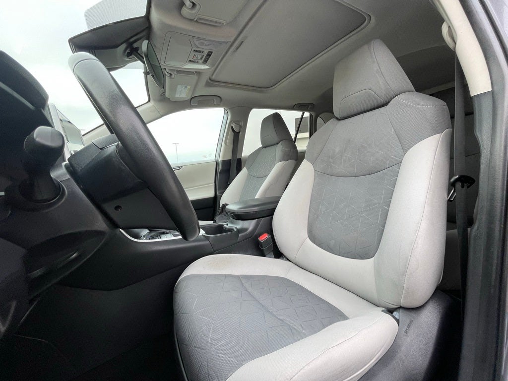 2022 Toyota RAV4 XLE - MOONROOF / RADAR CRUISE