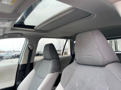 2022 Toyota RAV4 XLE - MOONROOF / RADAR CRUISE