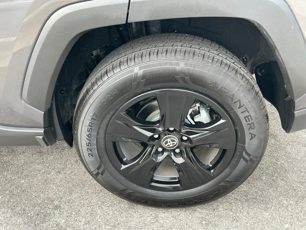 2022 Toyota RAV4 XLE - MOONROOF / RADAR CRUISE