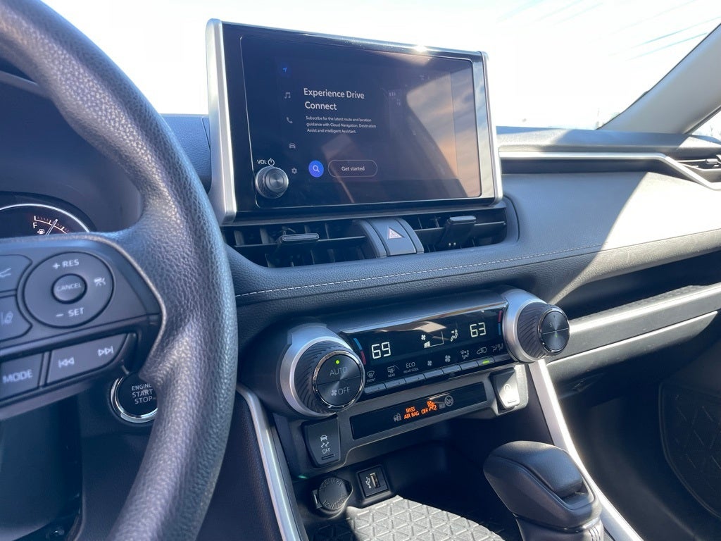 2024 Toyota RAV4 XLE - WIRELESS CARPLAY / BLIND SPOT MONITOR