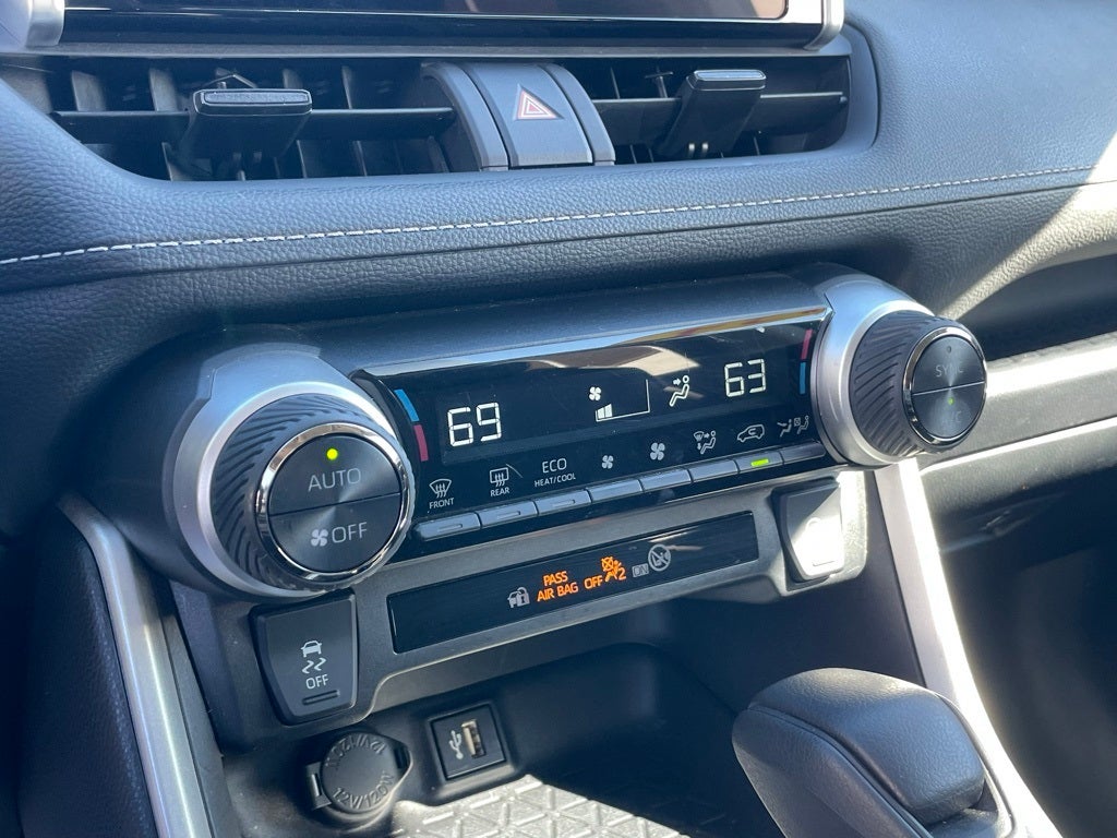 2024 Toyota RAV4 XLE - WIRELESS CARPLAY / BLIND SPOT MONITOR