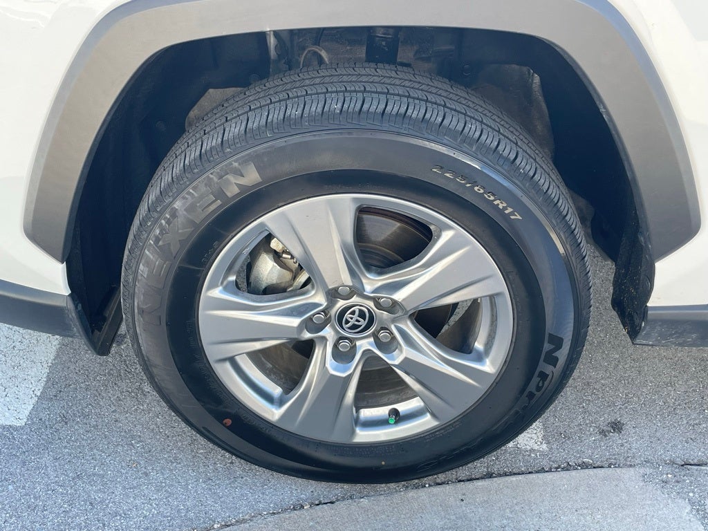 2024 Toyota RAV4 XLE - WIRELESS CARPLAY / BLIND SPOT MONITOR