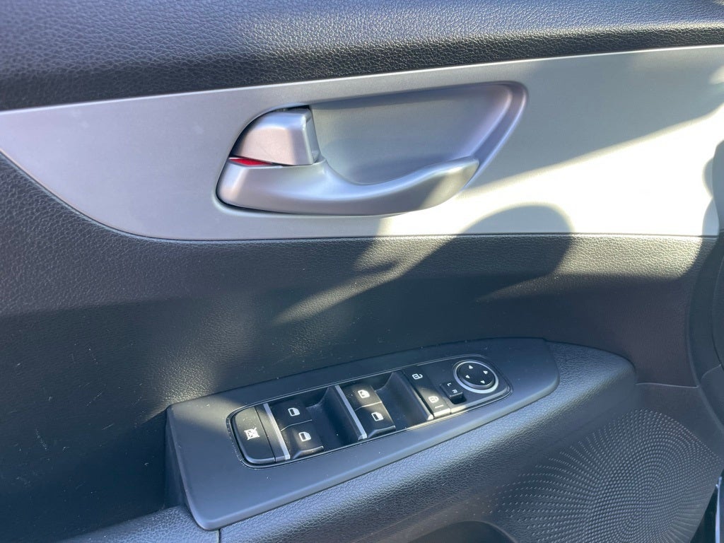 2024 Kia Forte LXS - KIA CERTIFIED / 8 INCH TOUCHSCREEN