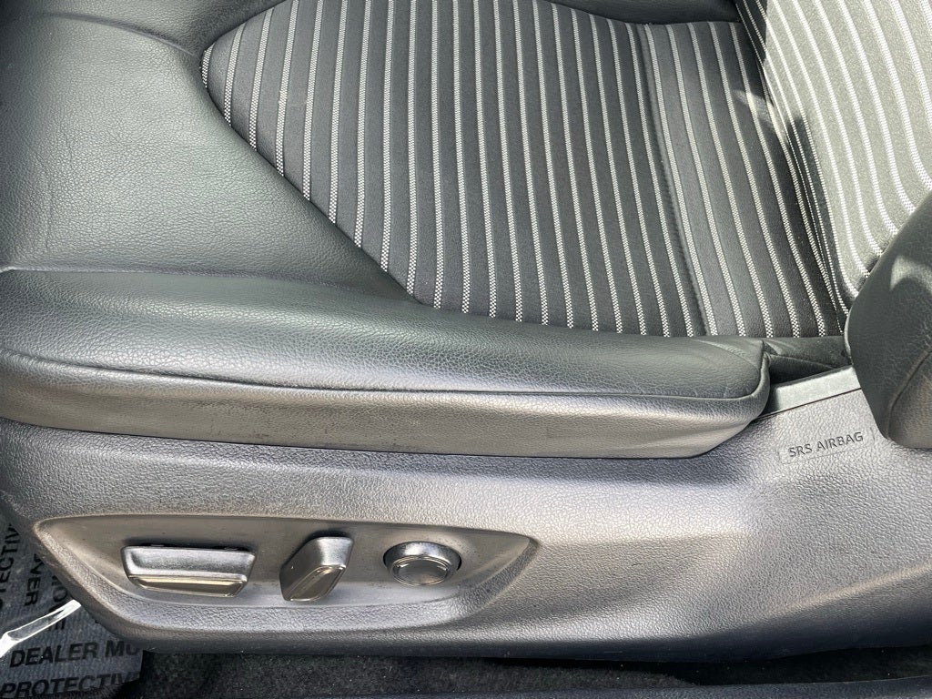 2024 Toyota Camry SE - 40 MPG / APPLE CARPLAY