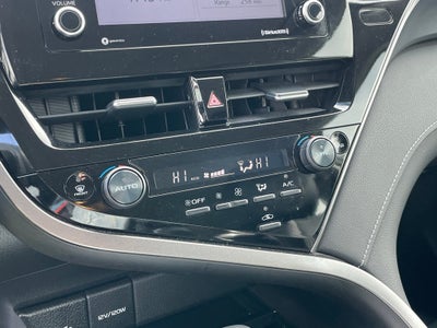 2024 Toyota Camry SE - 40 MPG / APPLE CARPLAY