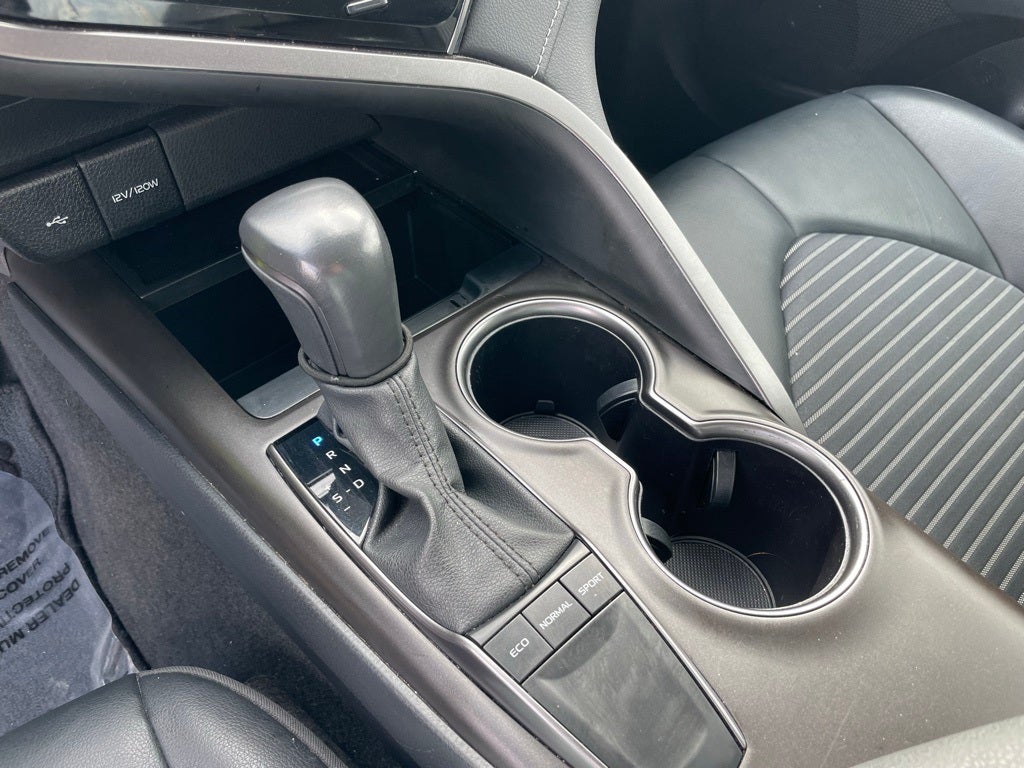 2024 Toyota Camry SE - 40 MPG / APPLE CARPLAY