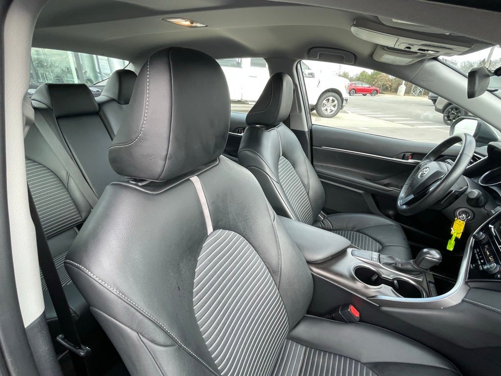 2024 Toyota Camry SE - 40 MPG / APPLE CARPLAY