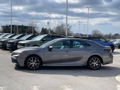2024 Toyota Camry SE - 40 MPG / APPLE CARPLAY