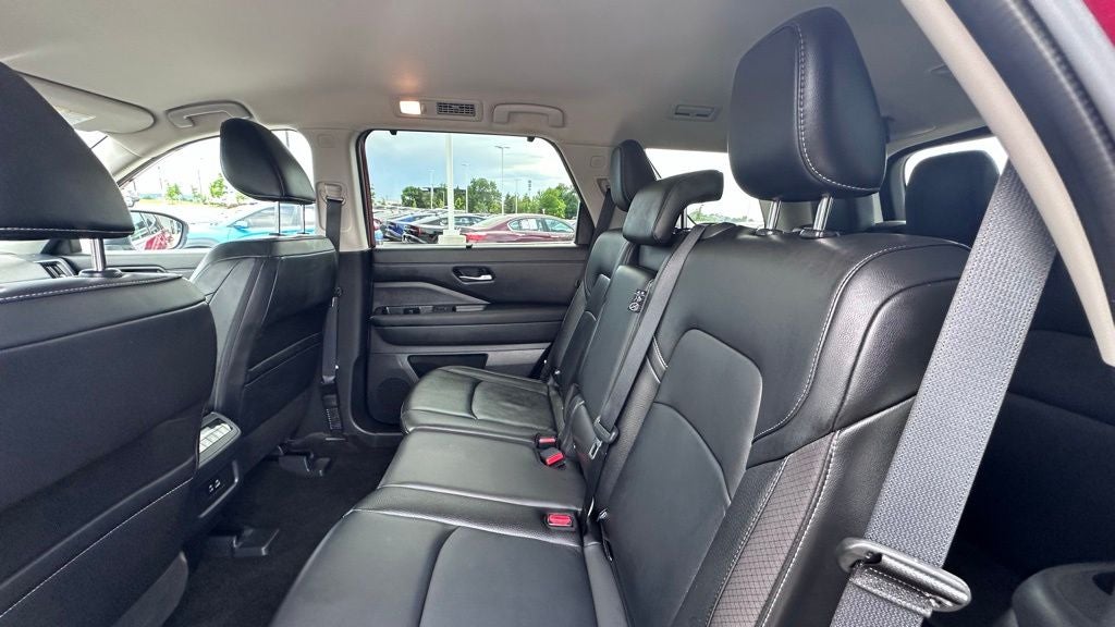2024 Nissan Pathfinder SL - POWER LIFTGATE / WIRELSS CHARGER