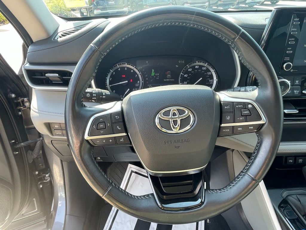 2021 Toyota Highlander XLE - MOONROOF / LEATHER