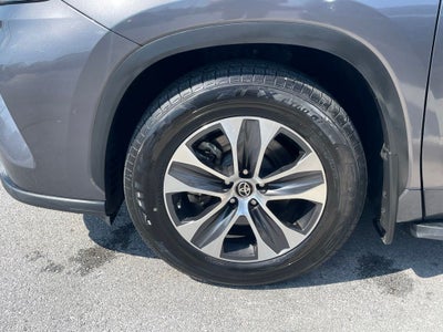 2021 Toyota Highlander XLE - MOONROOF / LEATHER