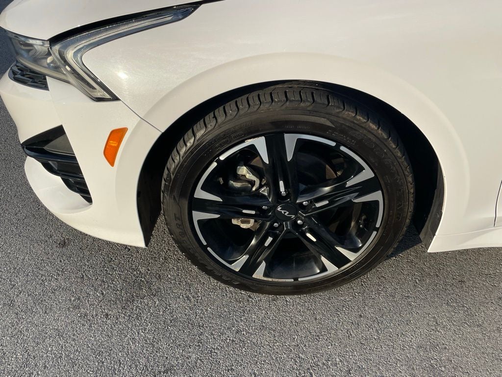 2023 Kia K5 GT-Line - PANORAMIC SUNROOF / RED INTERIOR