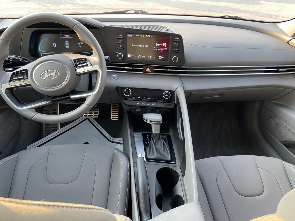 2025 Hyundai ELANTRA SEL Sport - 39 MPG / APPLE CARPLAY