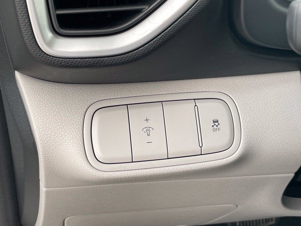 2025 Hyundai VENUE SEL - POWER MOONROOF / APPLE CARPLAY