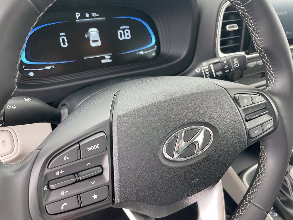 2025 Hyundai VENUE SEL - POWER MOONROOF / APPLE CARPLAY