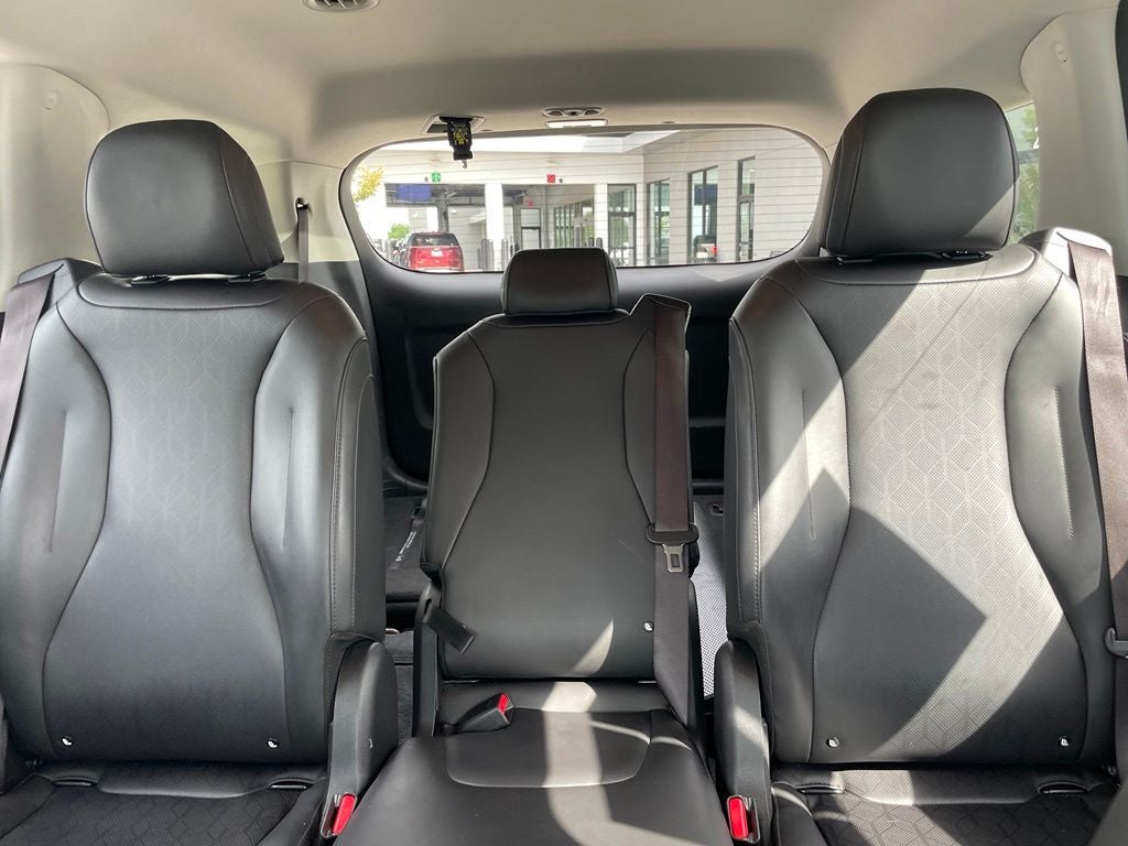 2022 Kia Carnival LXS - REMOVABLE 2ND ROW / POWER SLIDING DOORS
