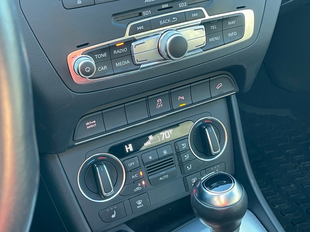 2018 Audi Q3 2.0T Premium Plus quattro - PANORAMIC SUNROOF / CD PLAYER