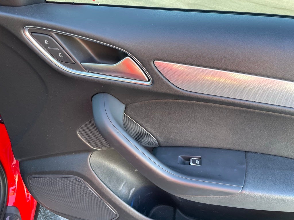 2018 Audi Q3 2.0T Premium Plus quattro - PANORAMIC SUNROOF / CD PLAYER