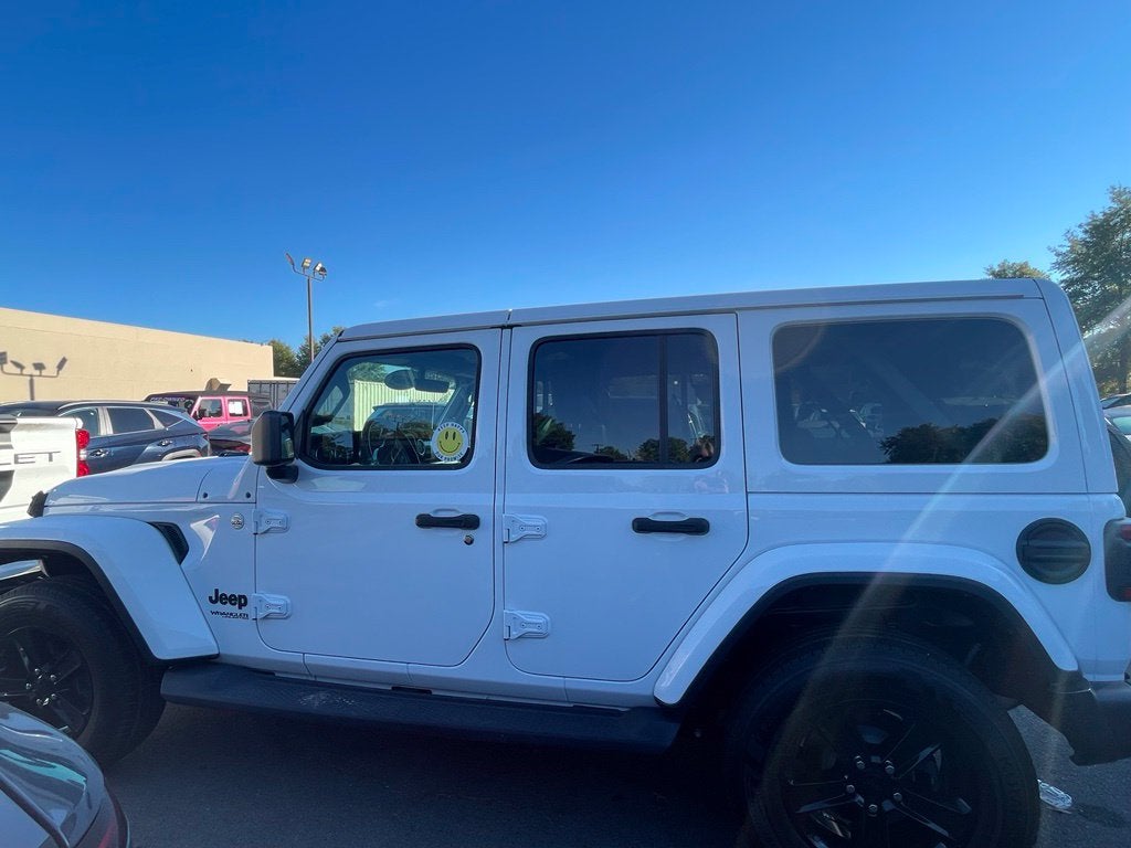 2020 Jeep Wrangler Unlimited Sahara Altitude Leather, Navi, Alpine, One Owner, Clean CarFax