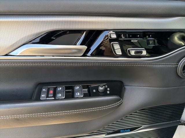 2023 Jeep Grand Wagoneer Base