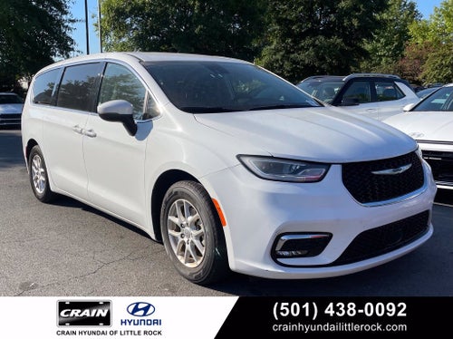 2023 Chrysler Pacifica Touring L Clean CarFax, One Owner, Third Row Seating