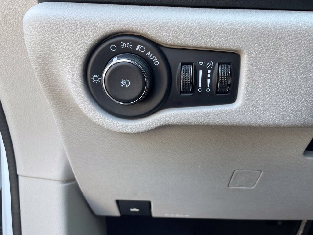 2023 Chrysler Pacifica Touring L Clean CarFax, One Owner, Third Row Seating