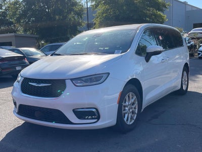 2023 Chrysler Pacifica Touring L Clean CarFax, One Owner, Third Row Seating