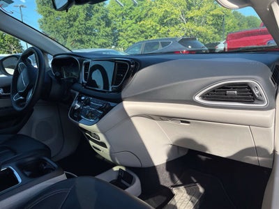 2023 Chrysler Pacifica Touring L Clean CarFax, One Owner, Third Row Seating