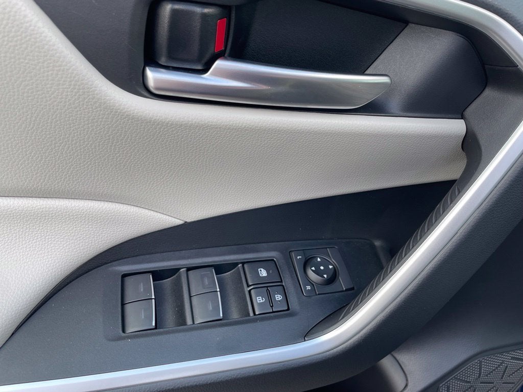 2025 Toyota RAV4 XLE One Owner, Low Miles