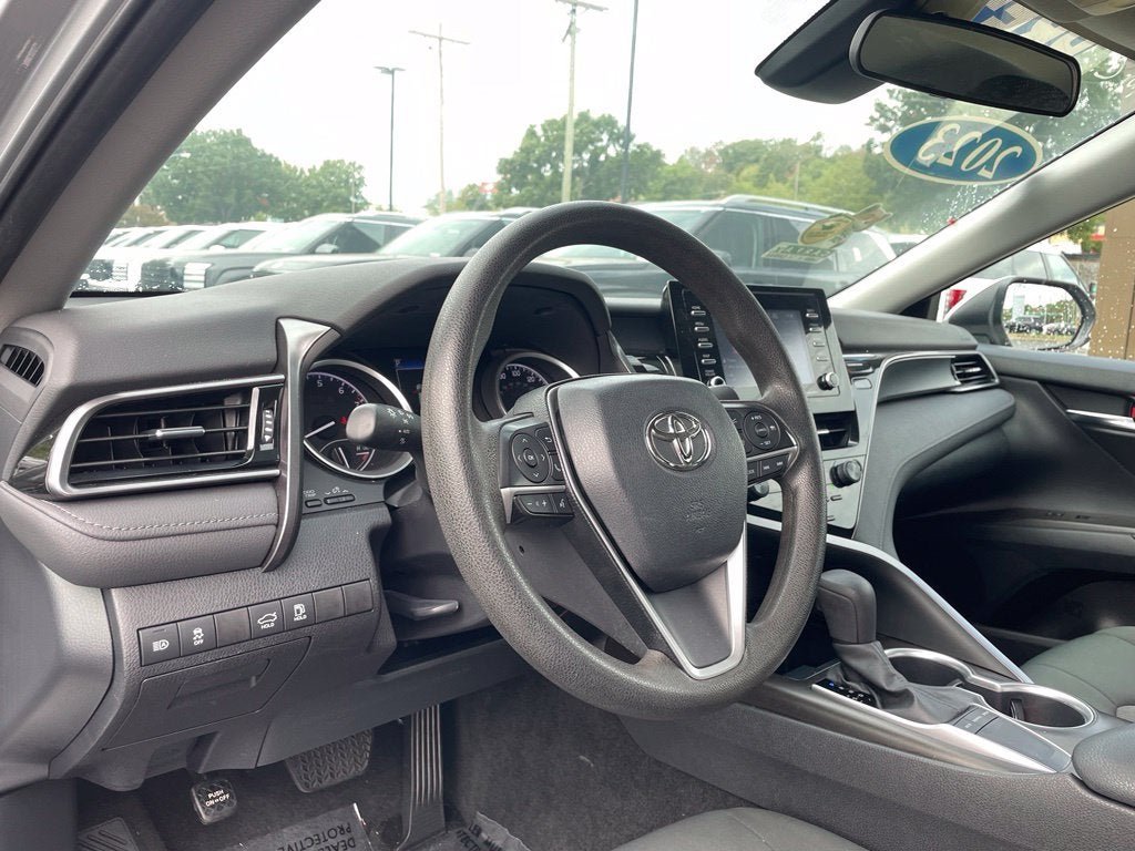 2023 Toyota Camry LE - Photo 9