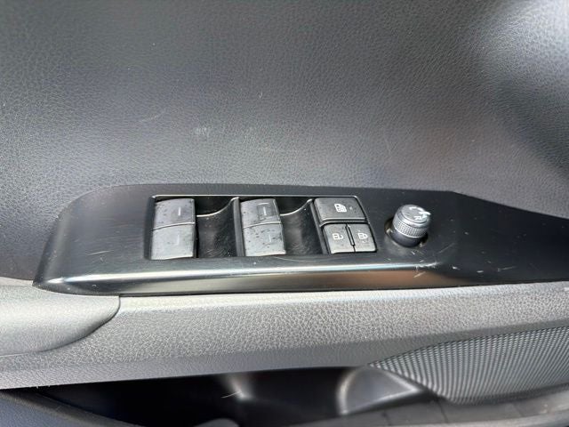 2025 Toyota Camry SE - Photo 11