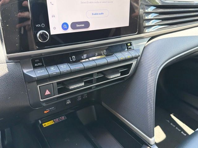 2025 Toyota Camry SE - Photo 18
