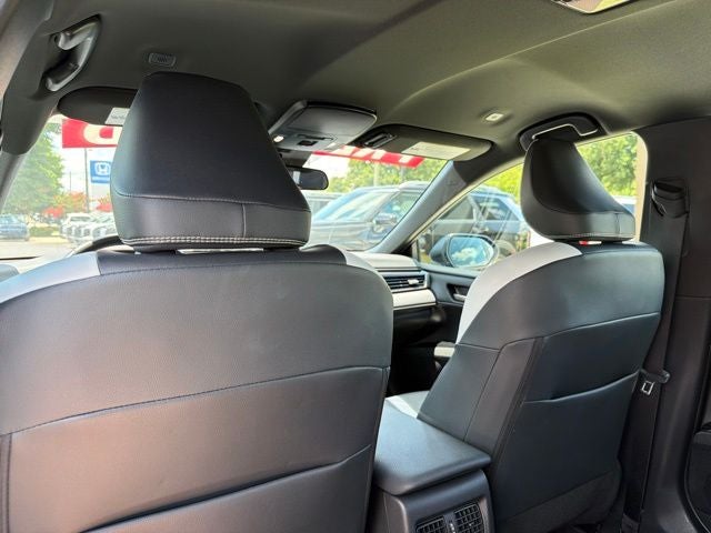 2025 Toyota Camry SE - Photo 29