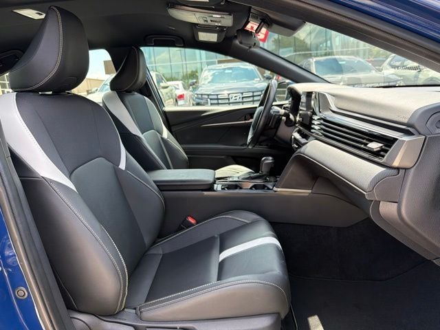 2025 Toyota Camry SE - Photo 31