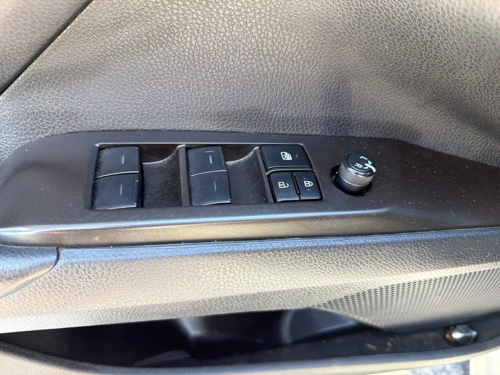 2023 Toyota Camry SE - Photo 12