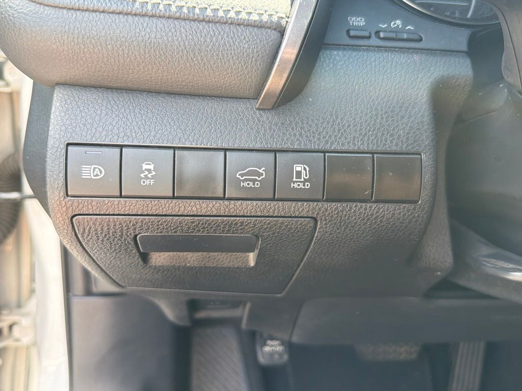 2023 Toyota Camry SE - Photo 13