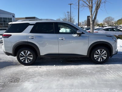 2025 Nissan Pathfinder SL