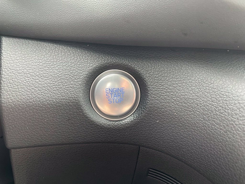 2023 Hyundai SANTA FE SEL Clean Carfax, One Owner, Third Row Seat