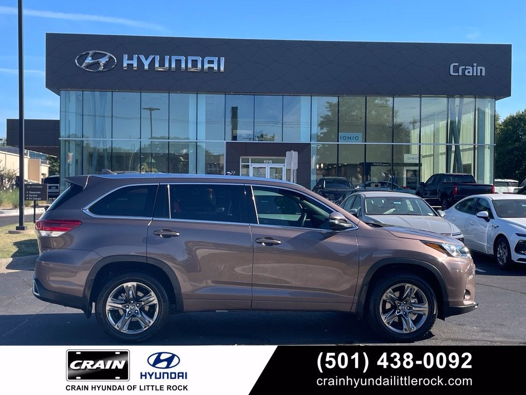 2019 Toyota Highlander Limited Platinum Third Row, Leather, Clean CarFax, One Owner, Low M
