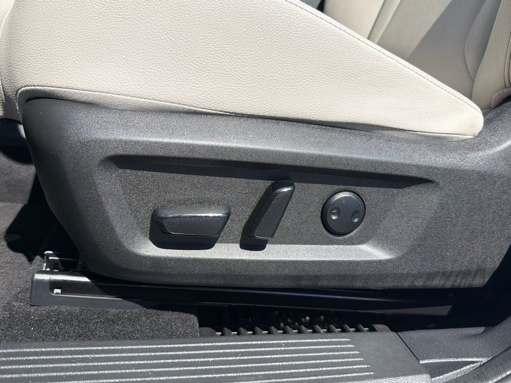 2023 Nissan Rogue SL Pano Roof, Clean CarFax, One Owner