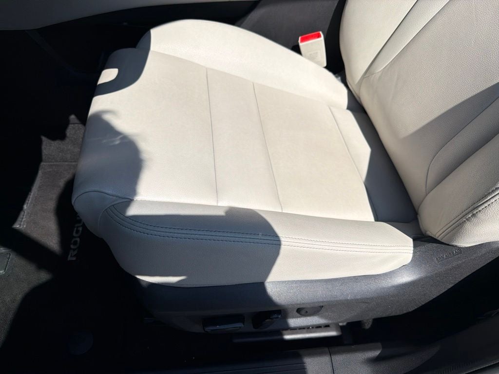 2023 Nissan Rogue SL Pano Roof, Clean CarFax, One Owner